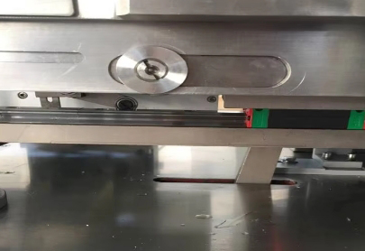 Box-Sending Reciprocating Structure