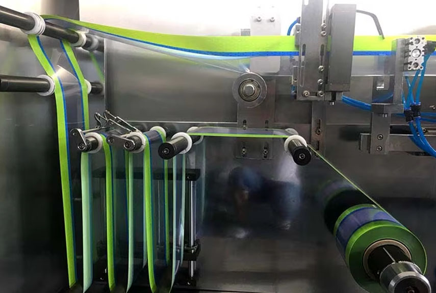 Packing film unwinding station