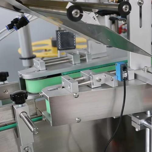 MT-130 Horizontal labeling machine