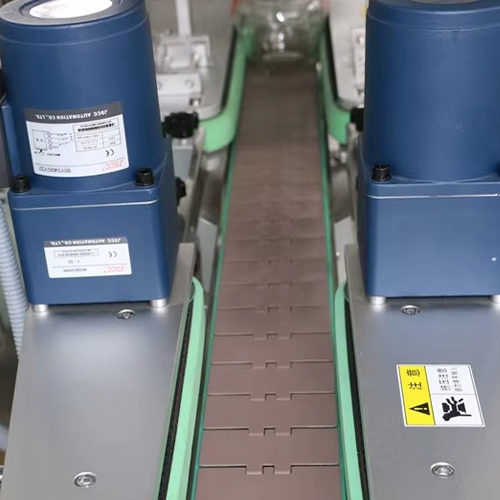 MT-130 Horizontal labeling machine